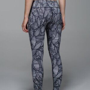 🔥Lululemon Black/White Banana Leaf Pattern Wunder Under Leggings *Full-On Luon